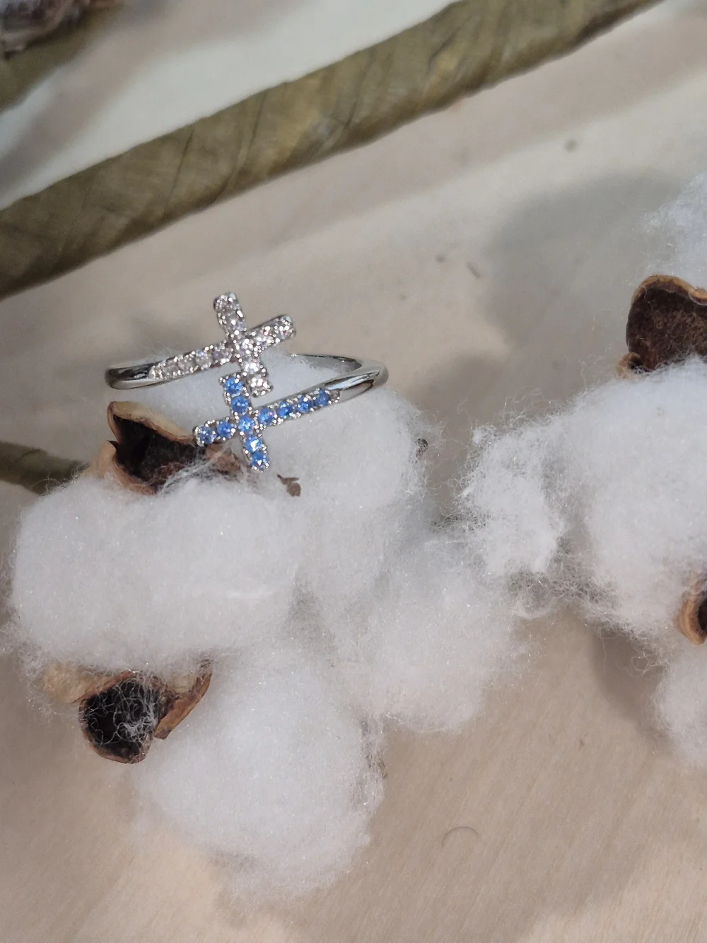 💙🩶NEW💙🩶 BEAUTIFUL!! CZ Double Cross Adjustable Ring